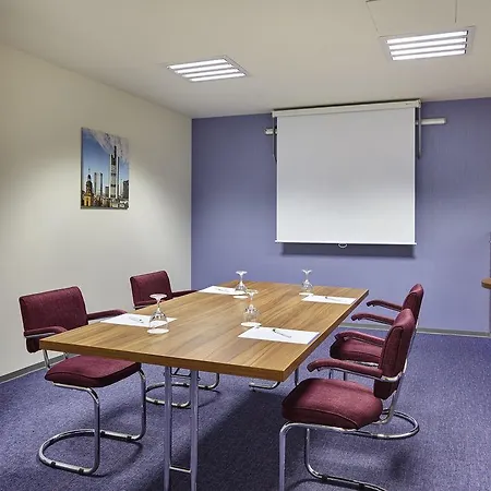 Express Frankfurt Hauptbahnhof מלון