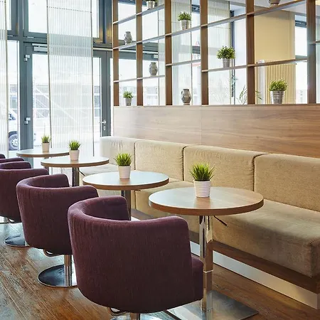 Express Frankfurt Hauptbahnhof 3*