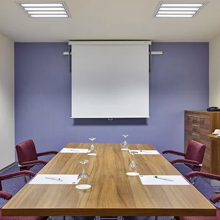 Express Frankfurt Hauptbahnhof מלון