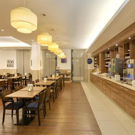 Express Frankfurt Hauptbahnhof 3*