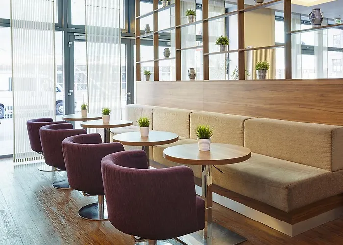 Express Frankfurt Hauptbahnhof 3*