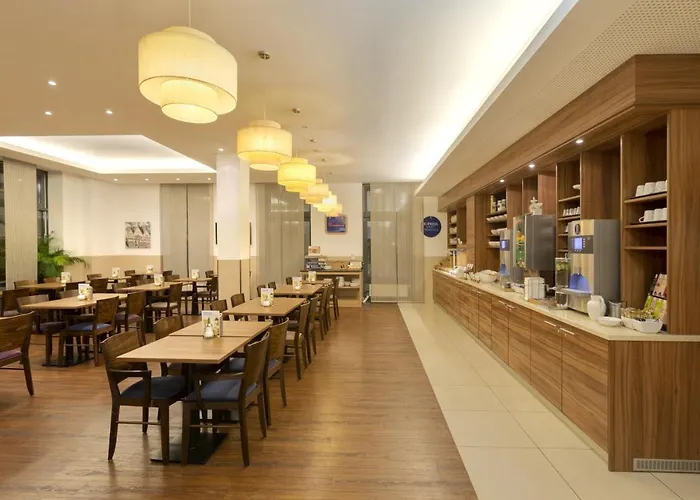 Express Frankfurt Hauptbahnhof 3*